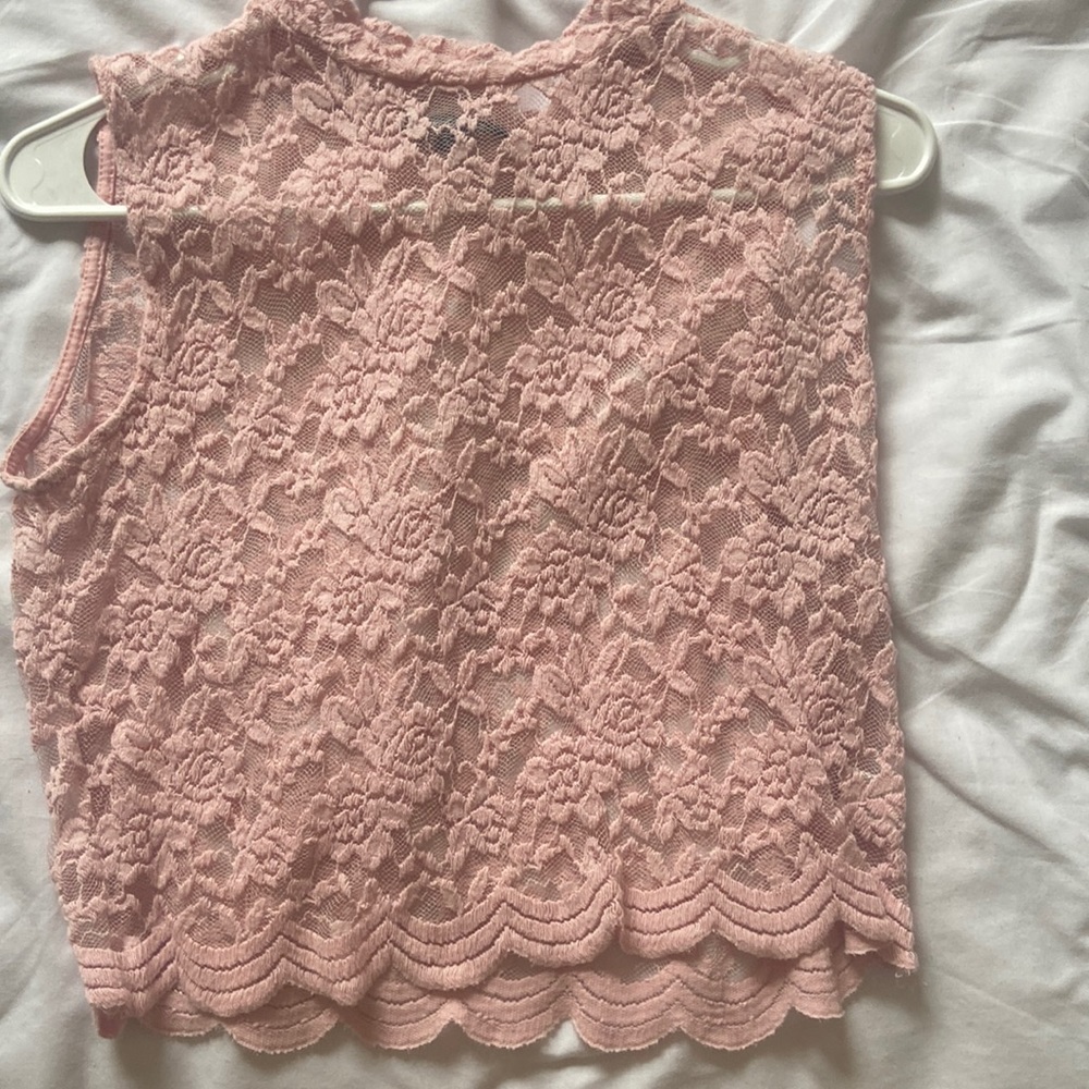 Sleeveless lace top from brand ambiance, size large